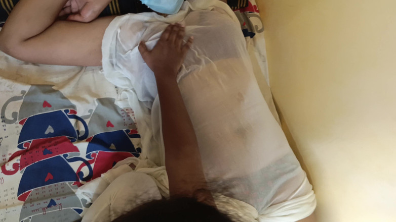 Wonder: タミルのかわいい主婦レズビアン