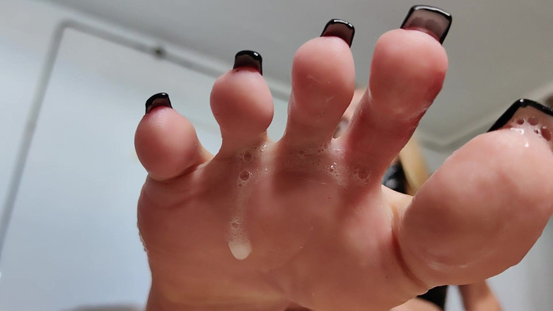 Goddess Lena: तुम मेरे पैर गुलाम सुअर हो