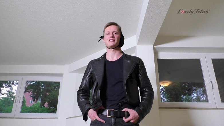 Lovely Male Fetish: Primero auto azote de Arons