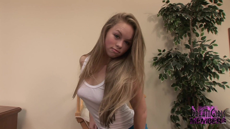Dream Girls: Sexy Stripteases and Closeup Pussy Gaping
