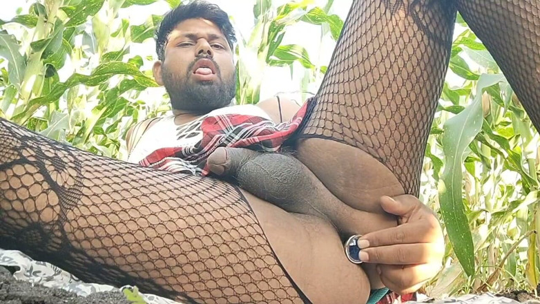 Siku09: Desi Outdoor Crossdressing Solo Lingerie Play with Farm