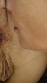 Ze zadku do pusy Zadek lízání orgasmu lesbička
