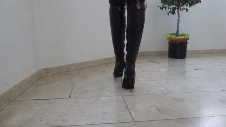 Lady Victoria Valente: Follow me, slave - overknee leather boots