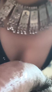 Linda menina muçulmana chupando incrível