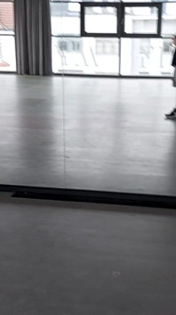 Bauch enthüllen im fitnessstudio