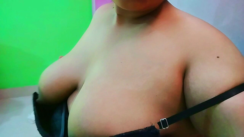 Aria Mia: Apabila suami saya tiada di rumah, isteri panasnya menunjukkan besar...