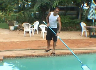 Radical Solo: O gagică uimitoare se masturbează în jacuzzi