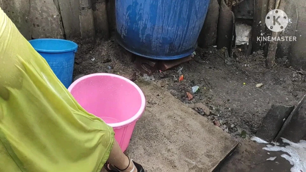 Anit Studio: India Esposa Bañándose En Casa | Faphouse