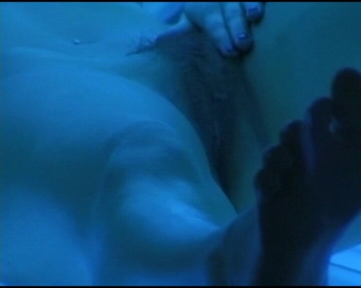 Deutsche Damen: Urmărește cum se joacă această gagică germană cu pizda ei în șezlong