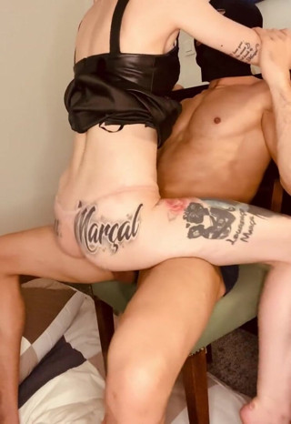 MaskCouple: 疯狂地坐着与角质