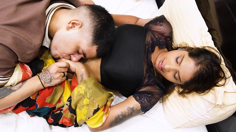 Queen star Desi: Un cuplu sexy în luna de miere s-a futut tare într-o cameră...
