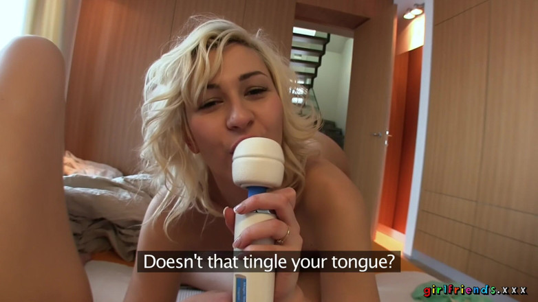 Girlfriends XXX: Girlfriends xxx - dos chicas se tocan en un hotel y...