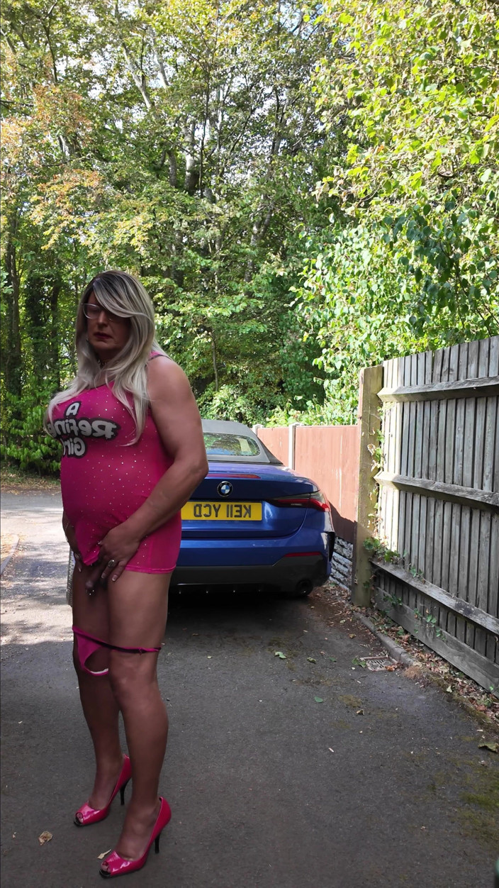 Kellycd2022: La sexy travestita kellycd2022 in il mio vestito a rete...