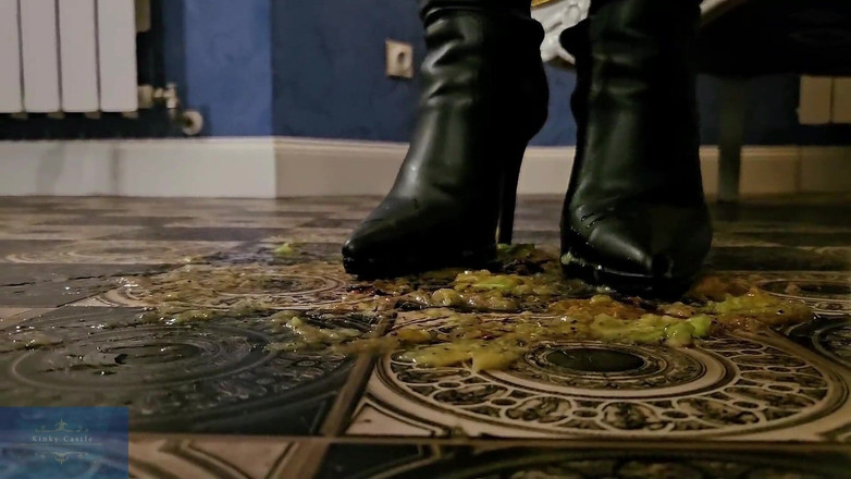 Kinky Castle: Pani Luciana tupcze, rozbijanie, miażdżenie Część 2