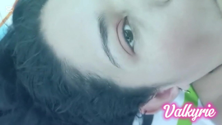 Valkyrieandluigy: Мила красива робить глибоке смоктання горла