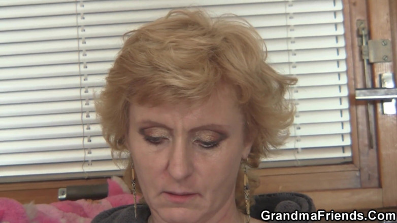 Granny Sluts: Đưa ra không chính xác trong quỹ
