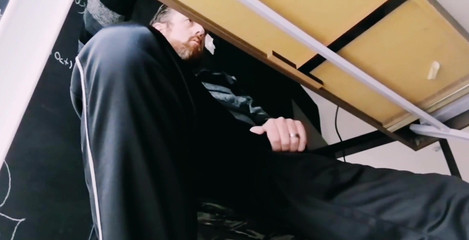 Dirty Talking Guy: Opravdu bych měl pracovat.... ale je neděle... a ty mě...