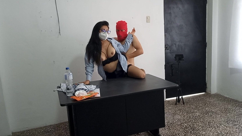 Martin13: 바이러스 성!! 상사의 배다른 아들을 따먹는 비서의 영상이 있습니다