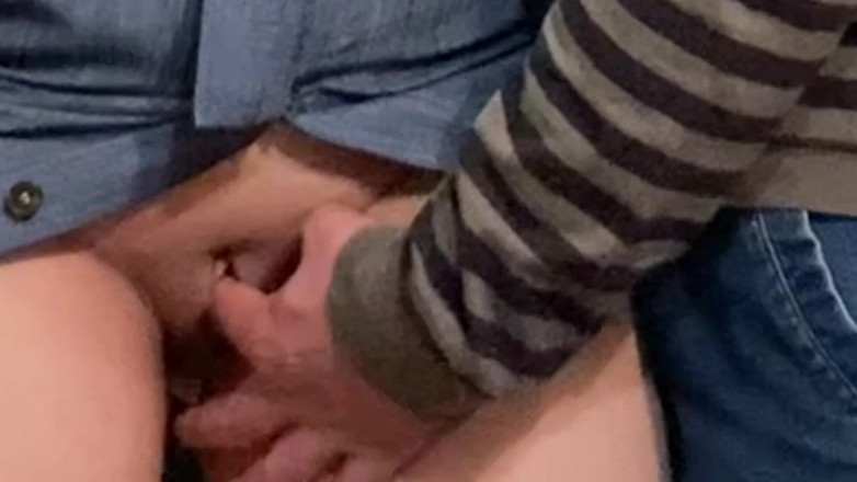 PriyaNaavya: Hobby sucio! Viejo dedeando perfecto coño en público