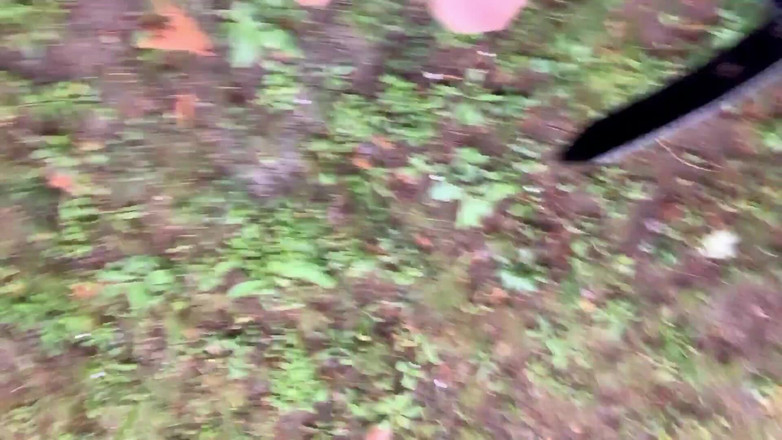 Idmir Sugary: Kakak tiriku lagi nonton aku lagi kencing sambil pakai rokok