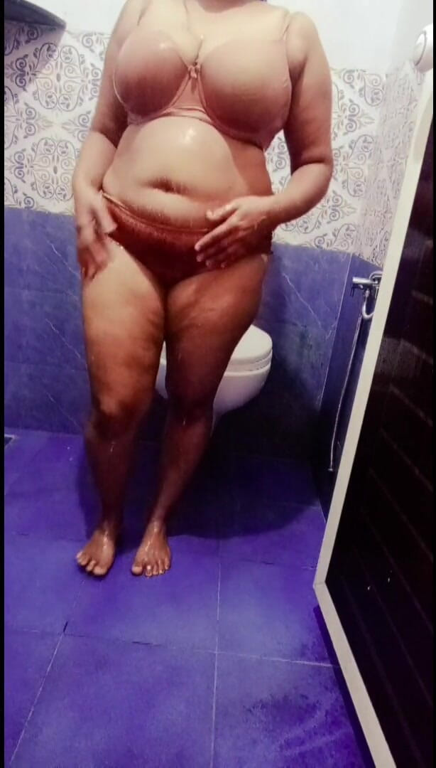 Your Arya: Desi Arya Ko Nahte Huve Deko