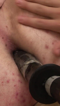 Aksi gay bertiga dengan dildo terbabit