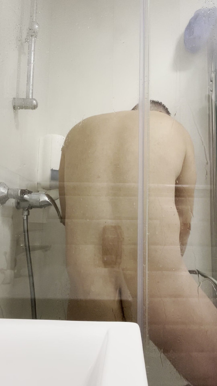 Chris DeRimm: Un papa gay surpris en train de prendre une douche