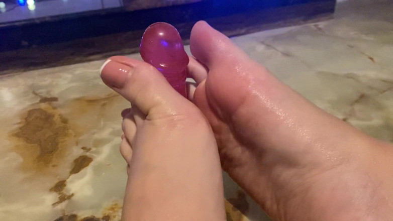 SassyTiff: Minyak fetish kaki