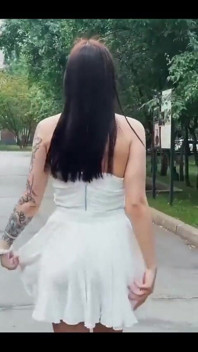 I Like to Walk Along the Street Like a Princess