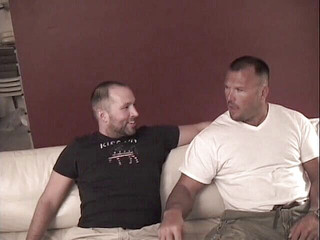 Boy Zone: İki büyük ayı yatakta sikişiyor