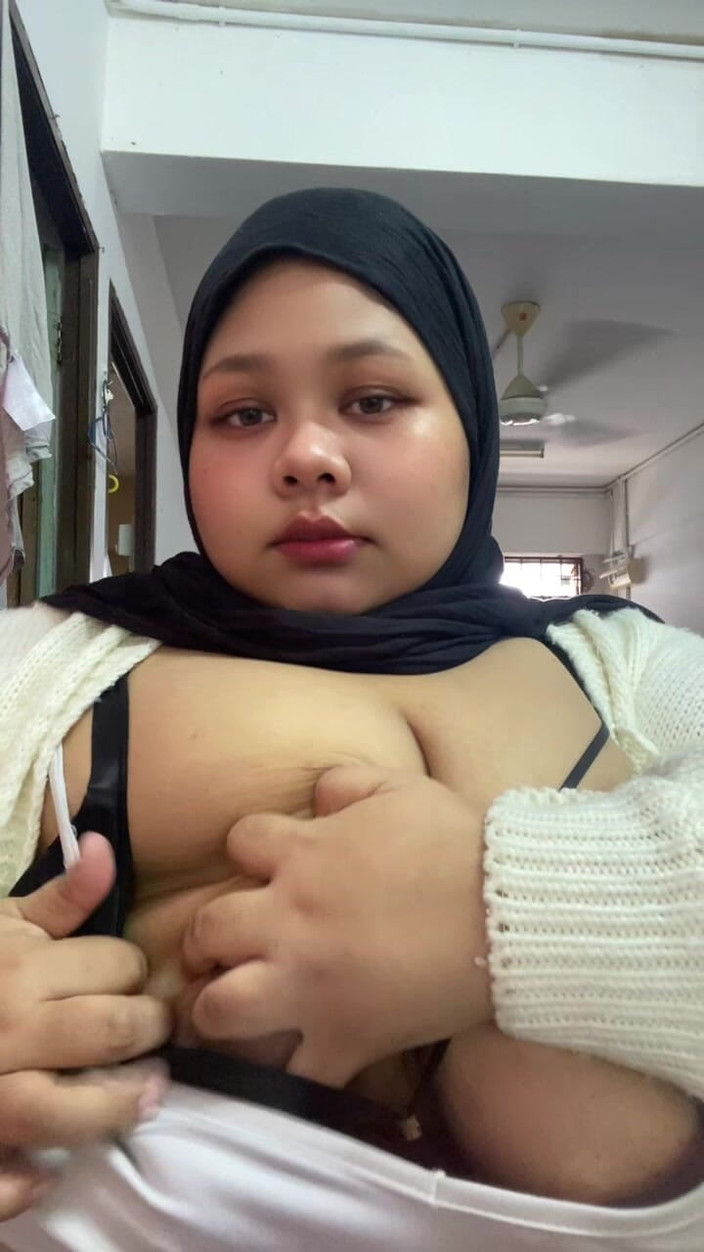AJSXX99: Ongecensureerde Hijabi massage grote tieten