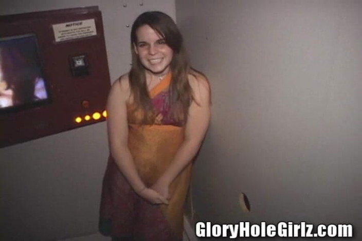 Glory Hole Girlz: Teen 18 Hermiona Polykačka Cutie Prsa Sání dicks Glory Hole Hippie...