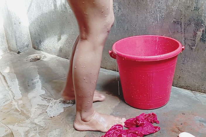 Sumahomesex: Vidéo virale d’une belle bhabhi dans son bain