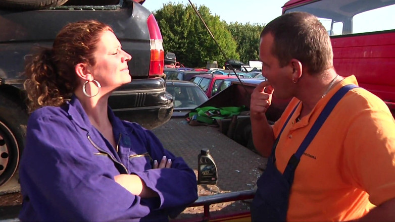 Erotic Club: Fickorgie beim Autoevent, geile muschis werden gestopft!