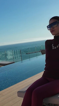 Mantıksızca büyük yaraklı yaşlı adam beni büyük yarağını emerken costa del sol'a getirdi