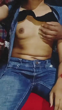 Chica universitaria de 18 años en video de sexo por primera vez con novio