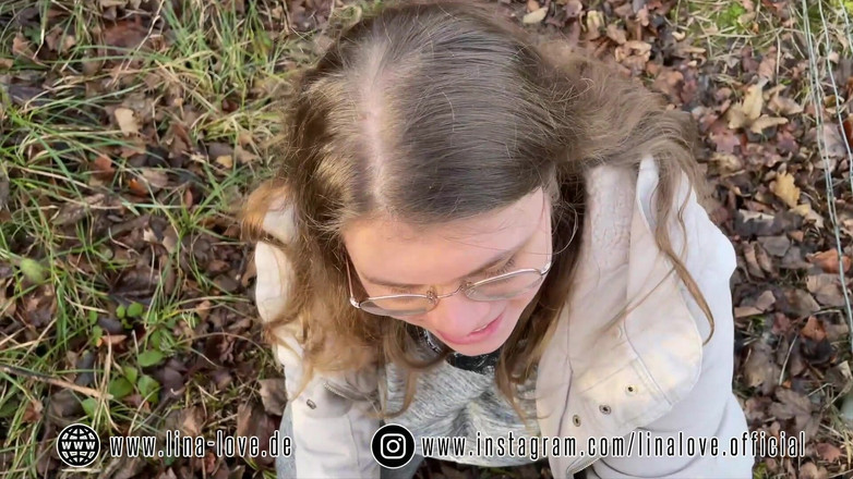 Lina Love: ドイツのティーン、18歳、初めての屋外フェラチオ