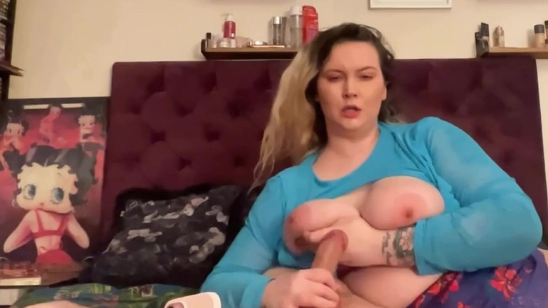 MissFFW: Толстушка скачет на члене, затем дрочит его до огромного камшота