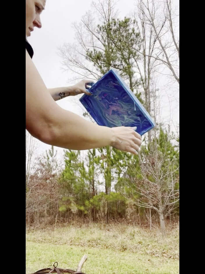 Suzy Wylde: Suzy Wylde este un creator care creează arta &amp; elemente utilizabile