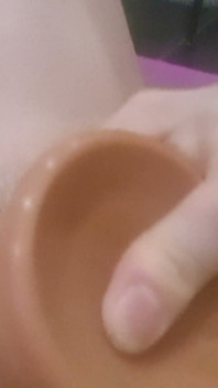 Niechlujny duży dildo anal z dużą ilością rozdziawów