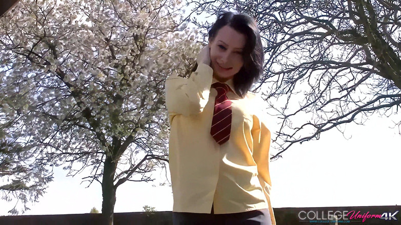 College Uniform: No sol com Kelli Smith