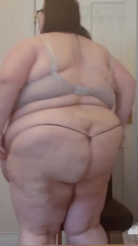 SSBBw experimenta cordas G mostra corpo gordo