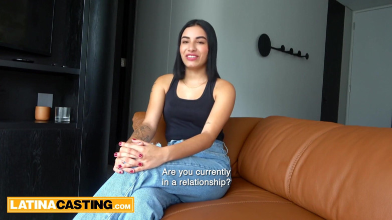 Latina Casting: Nezaměstnaná latina kočka našla svou vysněnou práci