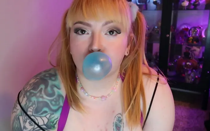 Hunnybrat: Blonďatá BBW žvýkačka Bubble Gum, Tits Out
