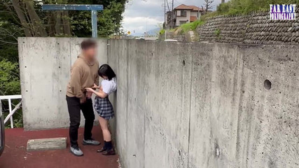 Far East pornography: Hochgehobener Stoßrausch mit einer glatten engen Schönheit hüpft hart in...