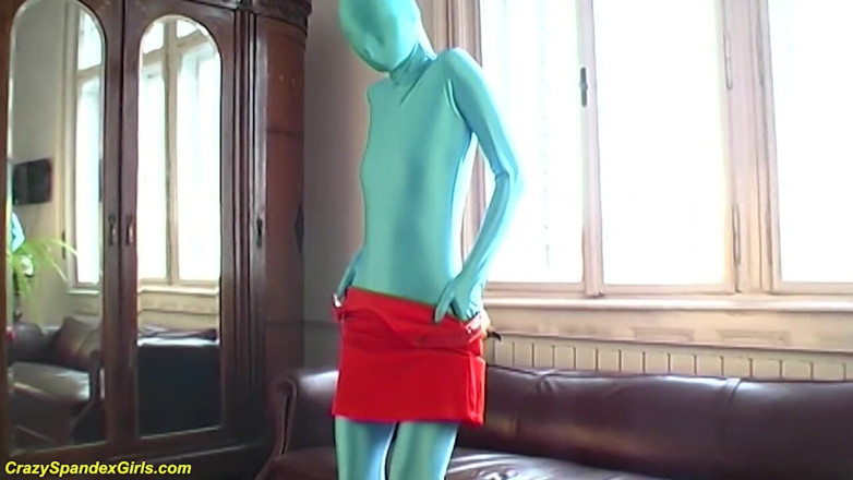 Fetish Islands: Sexy holka se cítí sexy ve svém zentai kožním spandexovém...