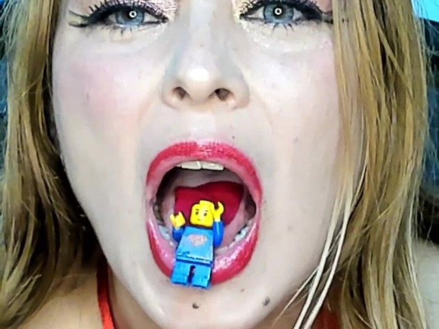 Wonder Woman Swallowing Endoscope (Angel eyes studio)