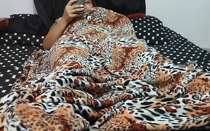 1lindapareja: Niqab musulmană își linge pizda umedă cu jucăria ei anală