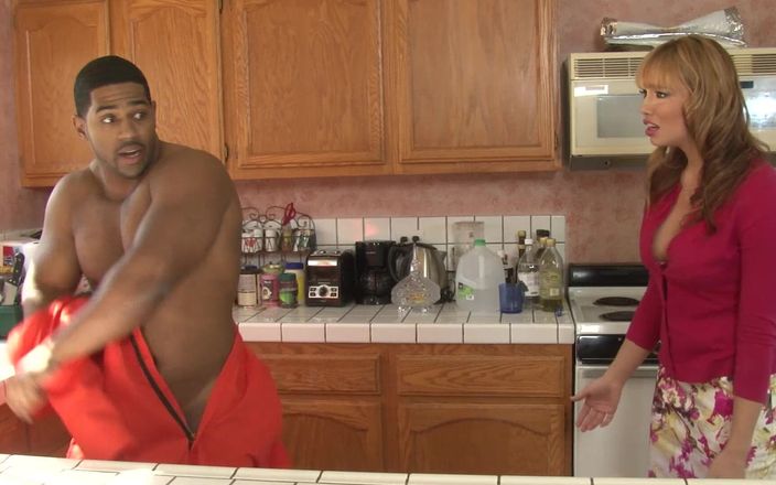 THAGSON: Bbc sucias milfs escena -1 sucia rubia milf Maya Hills disfruta...