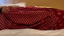 다른 위치에서 놀라운 섹스를 얻는 큰 자지에 대한 비 인도 십대 바람둥이